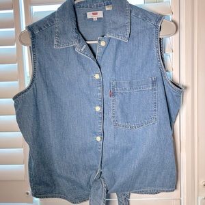Sleeveless front tie Levi’s shirt.